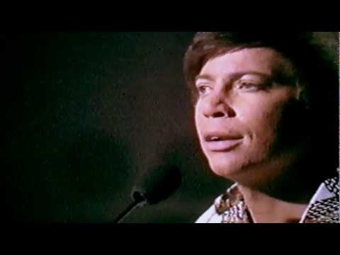 Bobby Goldsboro - Summer The First Time (1976 Show #6) / Shirley Bassey - Somebody Like Me (1972)