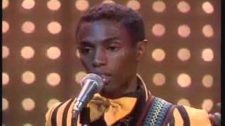 Kool &amp; The Gang - Jungle Boogie (Live at The Midnight Special)