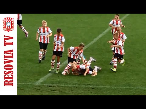 Gol z 30 metrów - Robert Świerad (rocznik 2002)