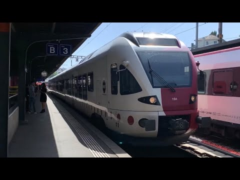 Ausfahrt des (TPF Flirt 527) beim Bahnhof Freiburg