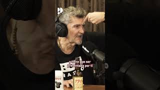 Le pusieron una pipa en la cabeza para que dedicase una canción en la radio