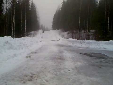 Ojalantiellä 27.3.2010 melkein paikoiltaan kaaduttu ei ylettyny jalka maahan. :)