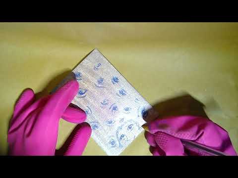 Augen malen und sich an alte Zeiten erinnern