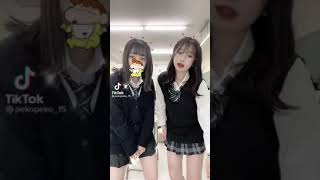 バズりたい生足パンチラ制服JK Shorts