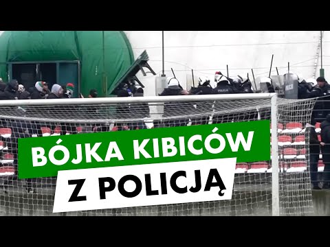 Derby Czuwaj Przemyśl - Polonia II Przemyśl. Bójka kibiców z policją
