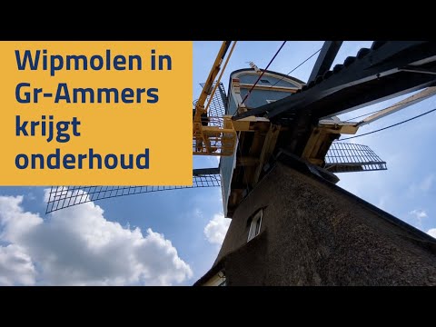Hoogwerker bij wipmolen in Groot-Ammers