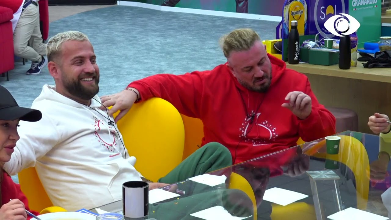 Banorët konsumojnë drekën/ Luizi nuk i kursen batutat