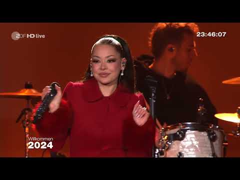 Ayliva - Hässlich + ... + Sie weiß - Silvester 2023 am Brandenburger Tor (Willkommen 2024)