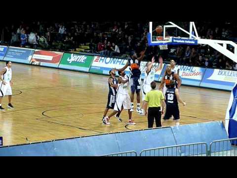 BG Karlsruhe-UBC Hannover Tigers 86:78 (43:42) 3 Punkte zum 57:52 durch Dwight Thorne