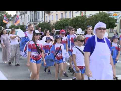 Parada Miejska z okazji Dni Suwałk. Na ulicach tłoczno i kolorowo