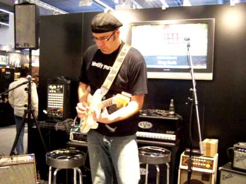 Greg Koch gives demo @ Frankfurt Musikmesse 2009