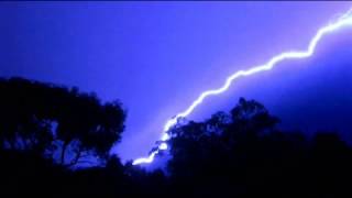 preview picture of video 'Melbourne Australia Lightning Show November 13, 2011'