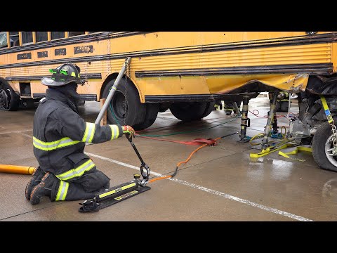 Heavy Lifting Vehicle Extrication with Paratech Hydra Fusion Struts | Firefighter Training