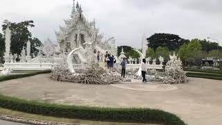 preview picture of video 'The White Temple - Wat Rong Khun'