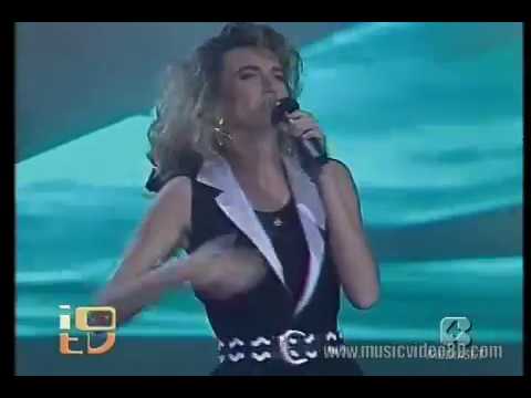 Betti Villani  - What have you done (Mi Amor) ( Azzurro 1989)