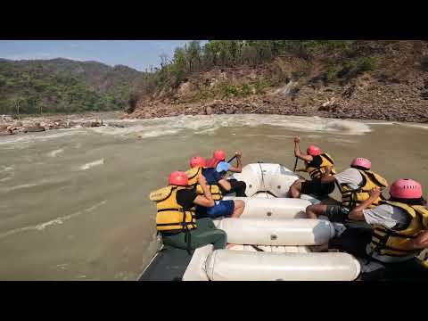 Rishikesh Rafting - Golf Course Rapid #adventure #gangariverrafting #rishikeshrafting #riverraftting