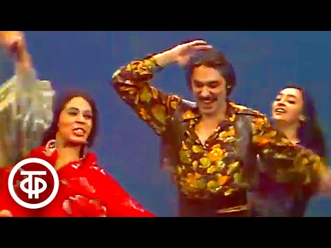 Актеры театра "Ромэн" в спектакле "Цвет вишни" (1979)