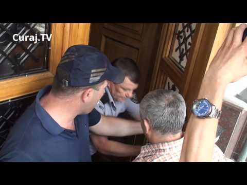 Curaj.TV // Magistrații CSJ s-au încuiat în instituție ca să nu comunice cu protestatarii