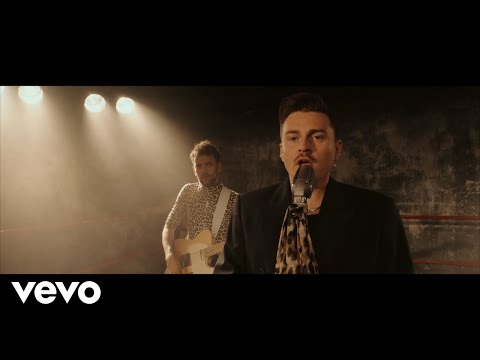 Fyr Og Flamme - Hvem Tror Du Egentlig Du Er?