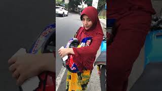 Download lagu Mom G1l4, Why is she so beautiful now? mp3