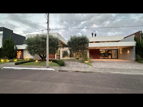 GROUND FLOOR HOUSE, 900M² LOT IN VELAS DA MARINA, WITH INCREDIBLE GARDEN, 4 SUITES AND READY TO M...