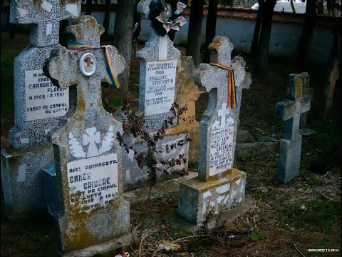 25 de cruci în curtea, Biserica Îngropată Sf Treime ,din satul Istria -Caranasuf, regiunea Dobrogea
