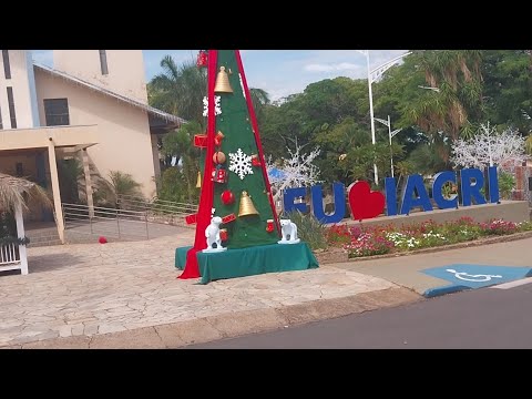 PRAÇA DA MATRIZ DE IACRI SP CLIMA DE NATAL 2025 DURANTE O DIA 