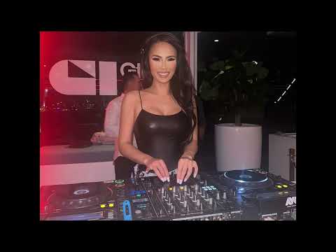 Ella Brown Gecelere,Red Eye 2025