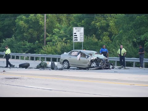Versailles Road wreck