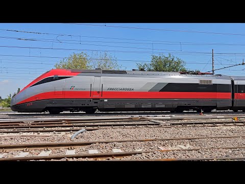 ETR 500 con pantografo anteriore abbassato in transito [4K]