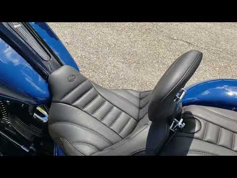 RG3 with Mustang seat built in driver back rest.