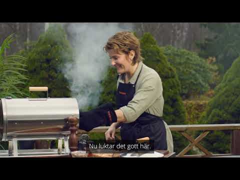 Laxwraps med avokadocreme .Vi röker lax, utomhusmatlagning när den är som bäst. Muurikka!