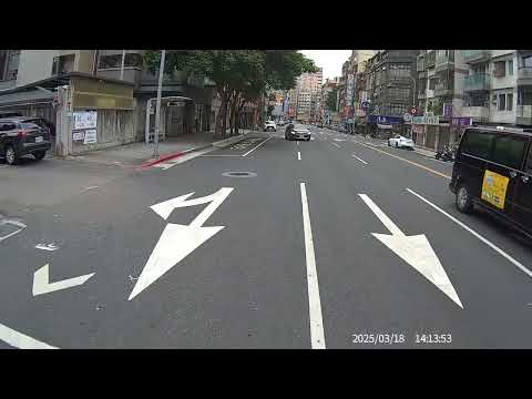 TDW-1333 路口轉角紅線停車，不打雙黃燈或放置警告標誌。