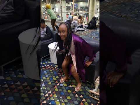 shaggy and Scooby Stealing Food at Cons! #momocon #momocon2025 #cosplay #shaggycosplay #shaggyrogers