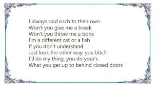 Lily Allen - Wind Your Neck In Lyrics