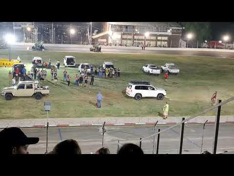 Toyota Land Cruiser V6 vs Toyota Land Cruiser VX200 V8 Tug Of War