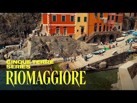 Riomaggiore / Cinque Terre, Italy Walking Tour - 4K Dolby Vision