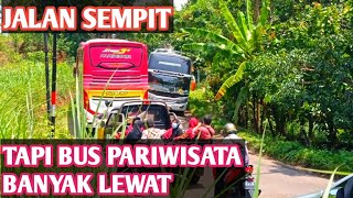 Download lagu JALAN SEMPIT TAPI BANYAK BUS PARIWISATA LEWAT mp3