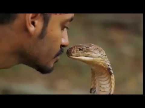 Encantador de serpientes.