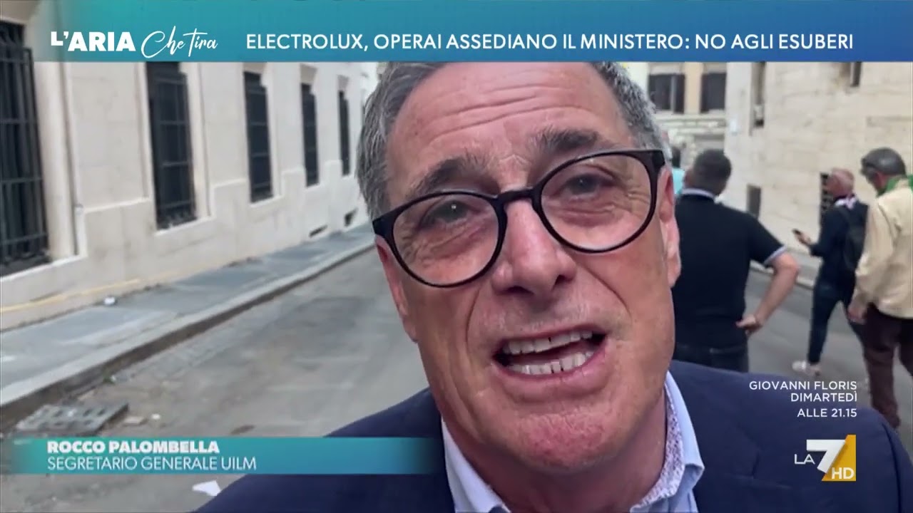 Electrolux, operai assediano il Ministero: no agli esuberi