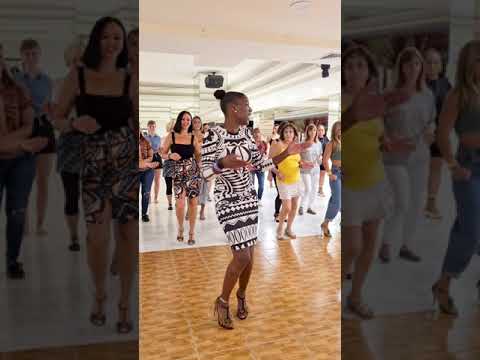 Ladies After Class Demo with @vanessa_.paris.