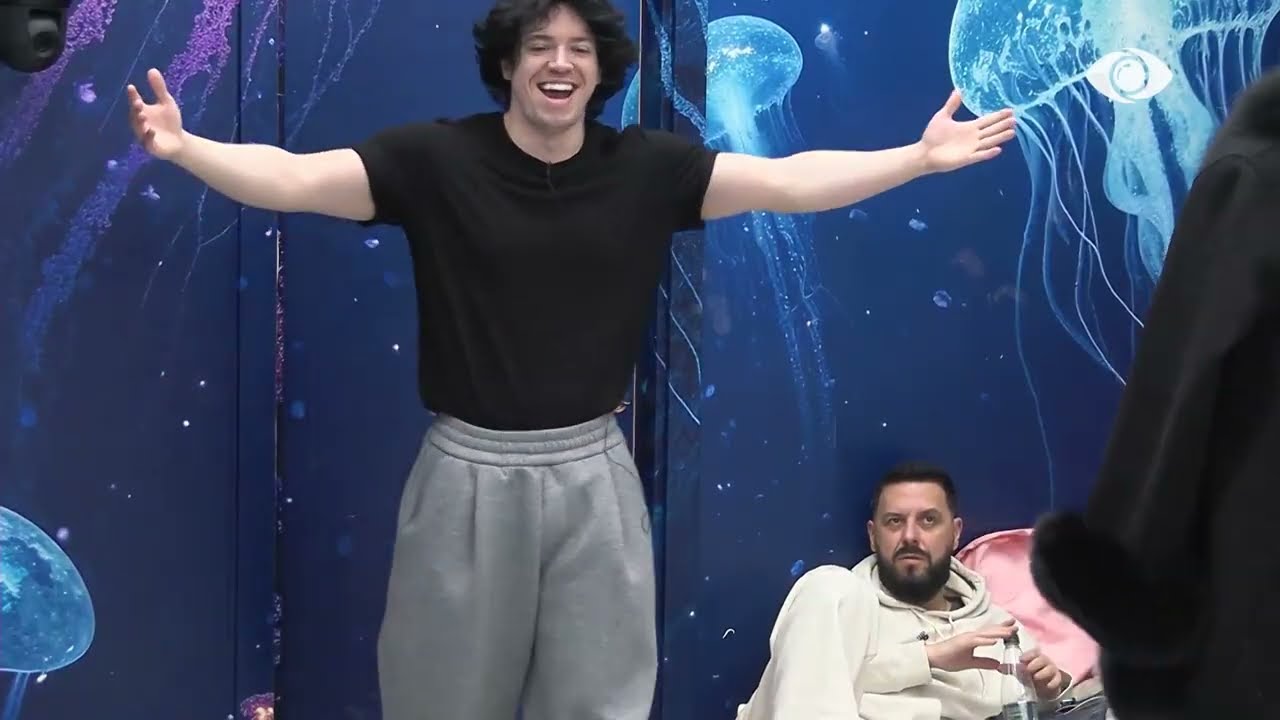 Momente pozitive në akuarium/ Mal kërcen teksa bën beatbox