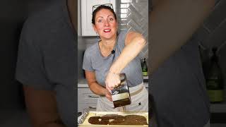 How to Make Christmas Crack (Saltine Toffee) #christmascrack #saltinetoffee #holidaydesserts