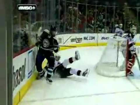 Jakub Voracek flattens Jacob Josefson