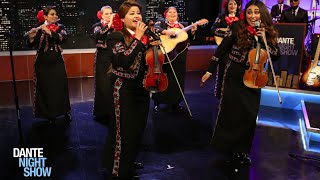 Mariachi Divas de Cindy Shea Cantanto "Divaila" en Dante Night Show