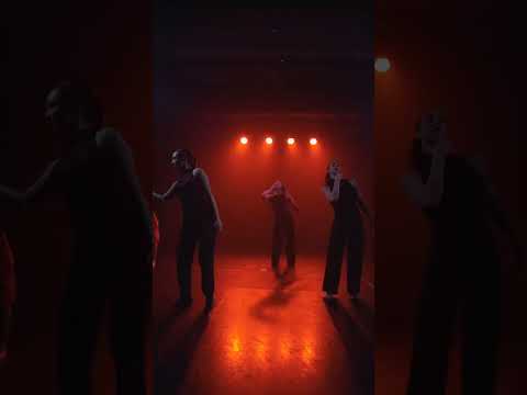 Mujer R O T A - Rota se camina igual