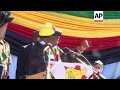 Zimbabwe S Leader Tries To Rally White Voters As Election Gap Narrows