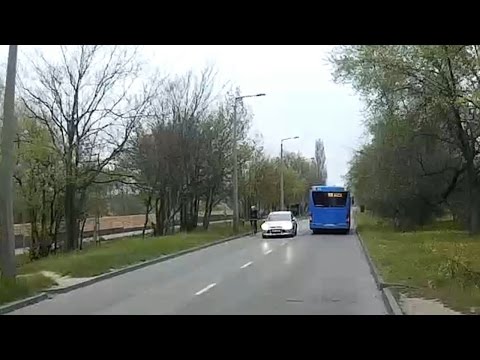 Kemény centizések a szembejövő kerékpárosokon - Close passes on oncoming cyclists