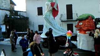 preview picture of video 'Cirvoi (BL) 7 febbraio 2010. Carnevale Castionese adunata (1)'