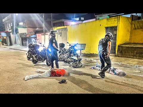 EMOCIONADO EM FUGA BEIJANDO O ASFALTO